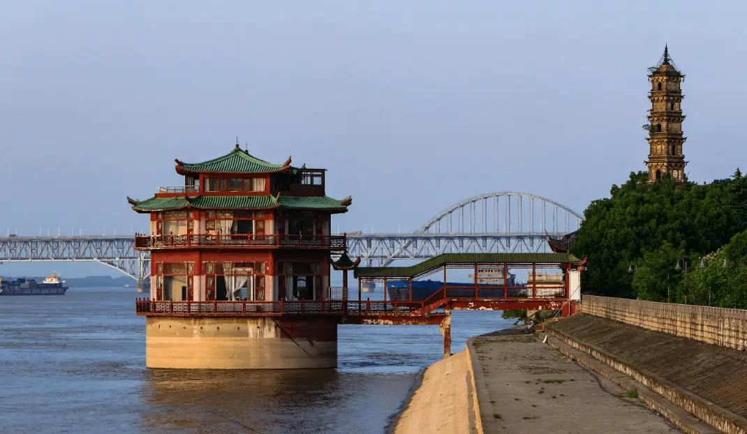 中国姓名学大师谢咏八字五行缺木取名_五行属木女孩名字推荐_取名女孩子带木