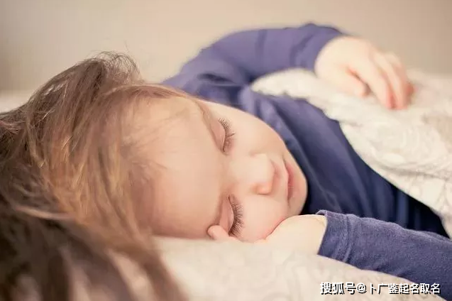 男孩女孩取名字四个字_四个字好听女孩名字_古风诗意唯美名字