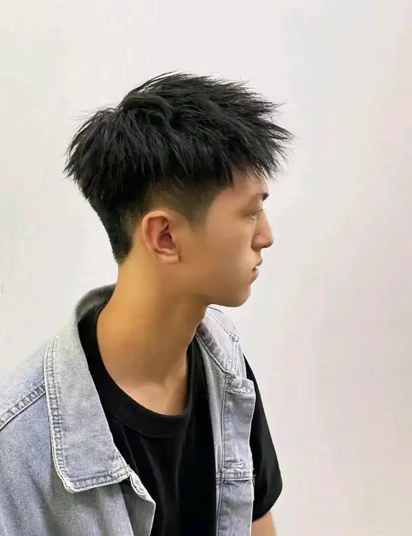 昇取名男孩发型_ 清爽时尚男士发型 _