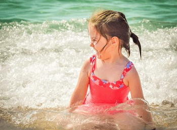 2025年生女孩名字大全及寓意:精选300个吉祥美名助您起名无忧