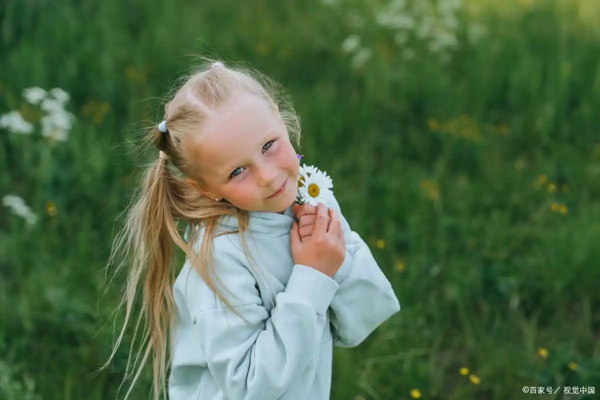 中性有涵养的女孩名字_取名字女孩英气_独特中性女孩名字